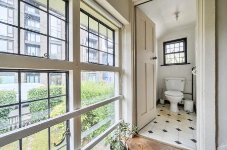 1347357-11-68b179...