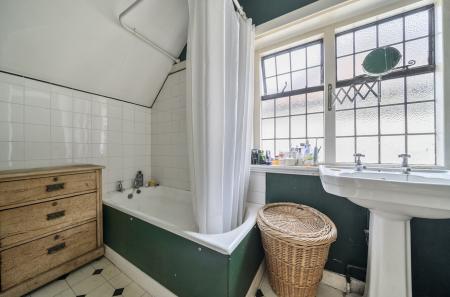 1347357-6-68b178a...