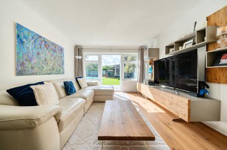 1353165-6-68c3fe0...