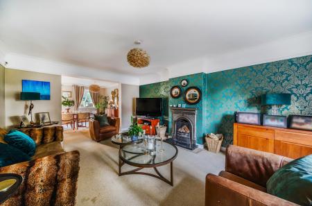 1342757-7-68bf3f1...