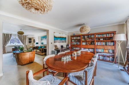 1342757-5-68bf3ec...