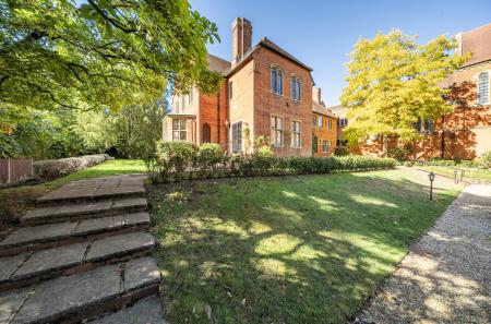 1361822-4-68e3a57...