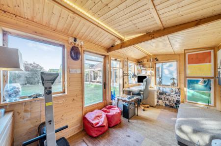 1365139-4-68e7738...