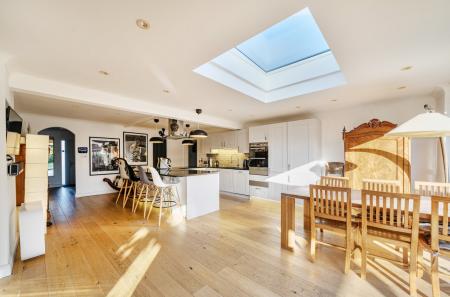 1365139-9-68e773a...