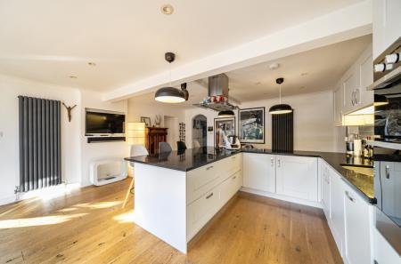 1365139-7-68e7739...