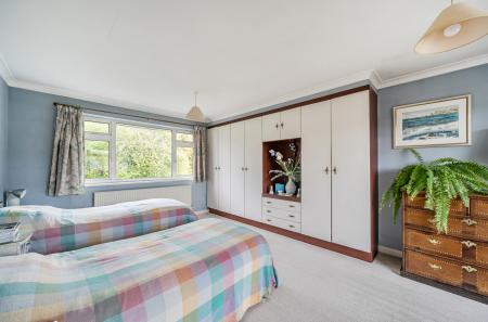 1369346-17-68f0e2...