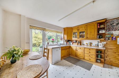 1369346-7-68f0e15...