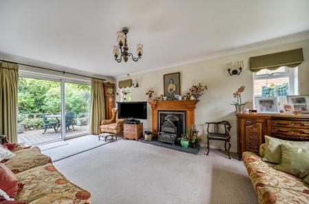 1369346-5-68f0e13...