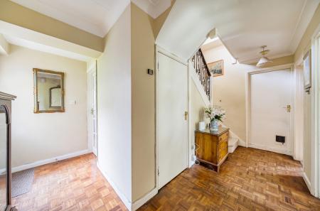 1369346-6-68f0e14...