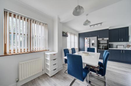 1373149-13-6904ae...