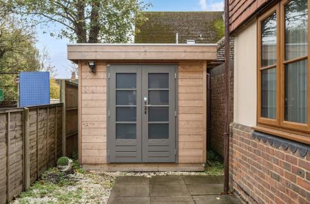 1373149-4-6904ae4...