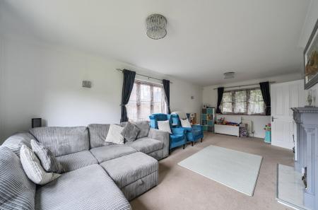 1373149-7-6904ae6...