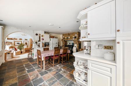 1385762-42-692da7...