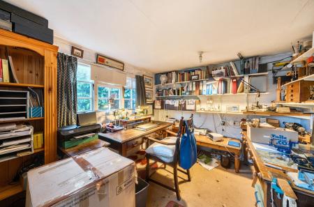 1385762-16-692da4...