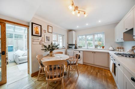 1374779-11-693c11...