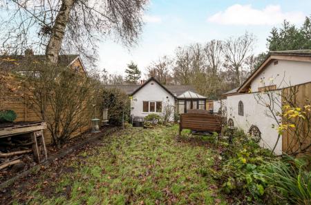 1374779-4-693c112...