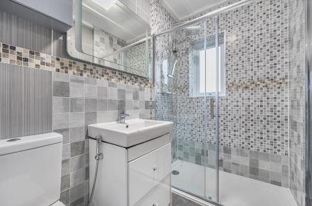 1405752-6-697a743...