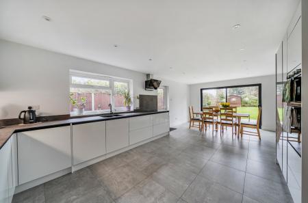 1406562-8-6980cfd...