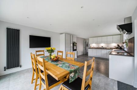 1406562-6-6980ce6...