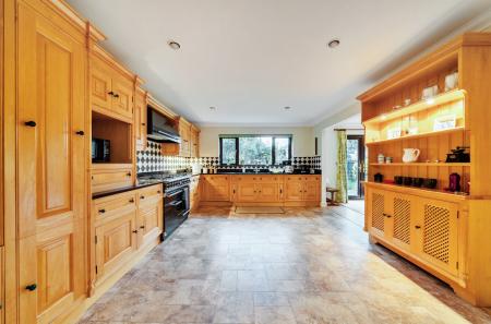 1404835-10-6981d0...