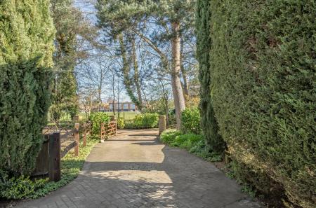 1432161-8-69ba7c9...