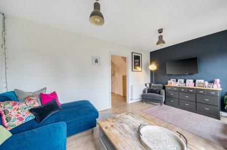 1405154-18-698600...