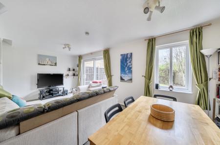 1410218-8-698b417...