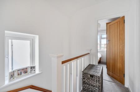 1411130-6-698ef7e...