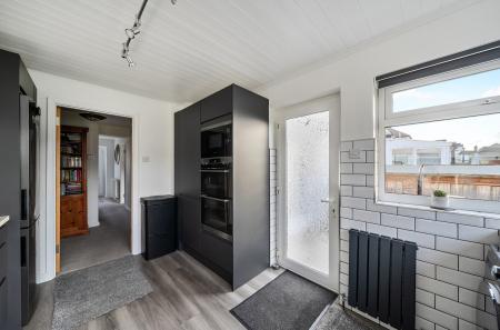 1411130-12-698ef8...