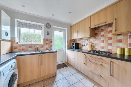 1411210-15-698c85...