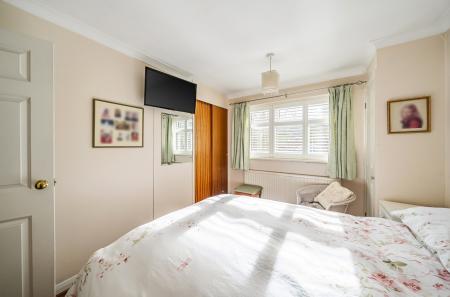 1411210-7-698c84c...