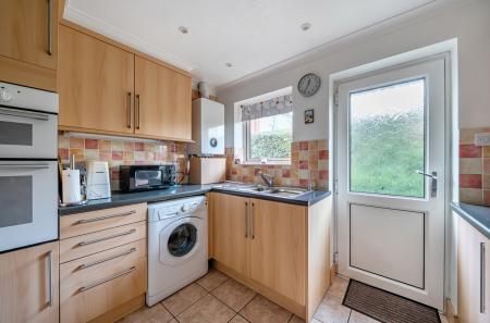 1411210-14-698c85...