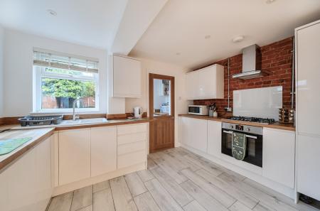 1407959-10-6985b9...