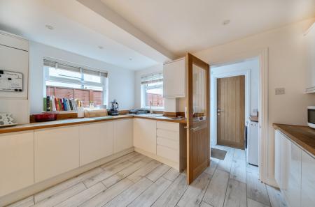 1407959-9-6985b91...