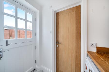 1407959-11-6985b9...