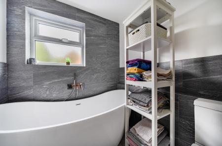 1407959-12-6985b9...