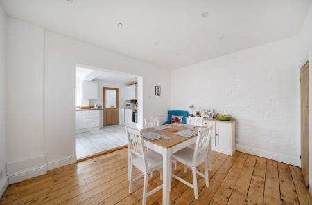 1407959-3-6985b78...