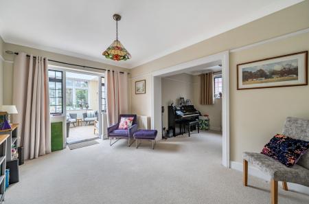 1411331-7-698de79...