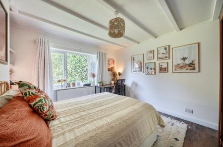 1415823-7-69a9560...