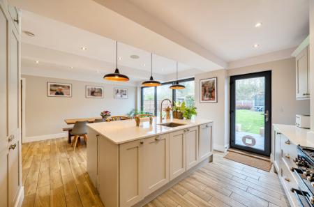 1426116-11-69b2d9...