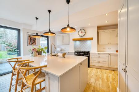 1426116-10-69b2d9...