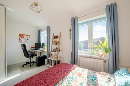 1447924-11-69e893...