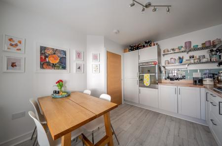 1447924-19-69e894...