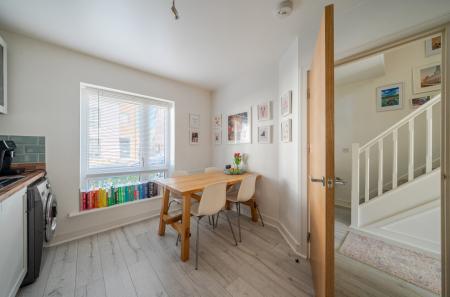 1447924-18-69e894...