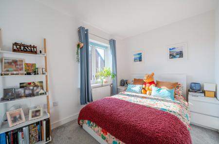 1447924-12-69e893...