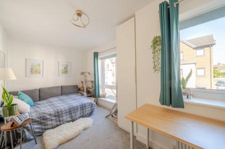 1447924-6-69e8933...