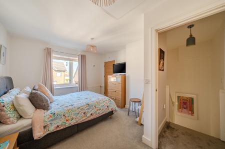 1447924-4-69e8932...