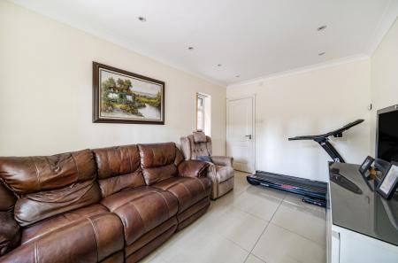 1323719-12-687635...