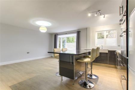 Sitting/Dining Area