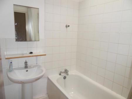 3b Martindale Road bathroom.JPG